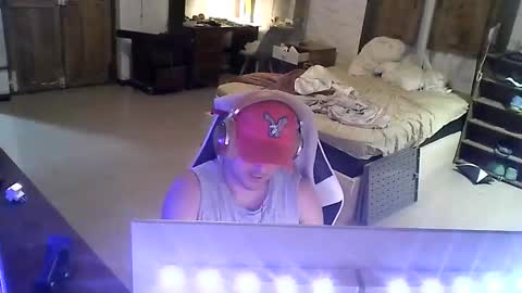 Snapshot of martingillesg chatting on April 1, 2:45 am martingillesg online show from April 1, 2:45 am