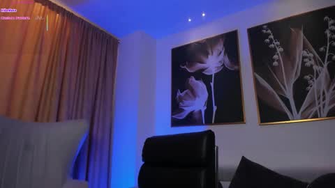 Snapshot of martinnabonnet chatting on December 14, 10:53 am Martinna Bonnet online show from December 14, 10:53 am