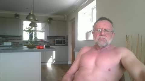 Snapshot of martinrgbxxxx chatting on April 14, 9:15 am martinrgbxxxx online show from April 14, 9:15 am