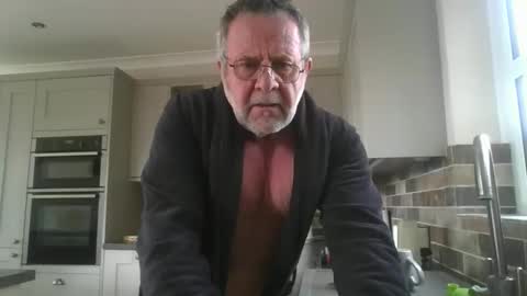 Snapshot of martinrgbxxxx chatting on May 18, 7:58 am martinrgbxxxx online show from May 18, 7:58 am