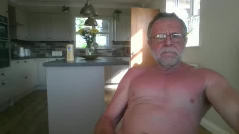 Snapshot of martinrgbxxxx chatting on May 24, 7:57 am martinrgbxxxx online show from May 24, 7:57 am