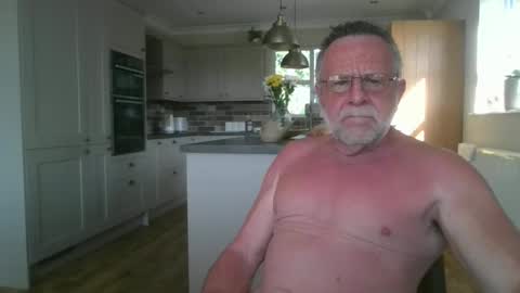 Snapshot of martinrgbxxxx chatting on May 26, 8:21 am martinrgbxxxx online show from May 26, 8:21 am