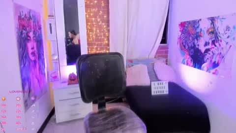 Snapshot of mary_bruss chatting on March 28, 1:27 am online show from March 28, 1:27 am