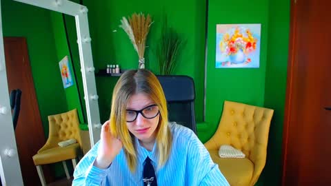 Mary online show from December 2, 7:36 am