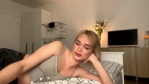 Snapshot of mary_geyson1 chatting on December 5, 10:34 pm Mary online show from December 5, 10:34 pm