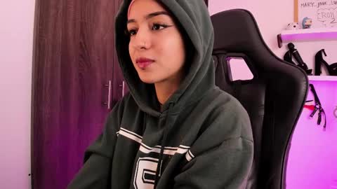 Mary Jane  online show from March 8, 8:33 am