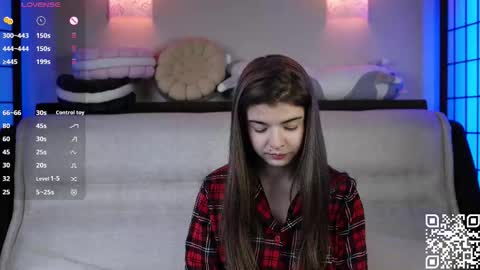 Snapshot of mary_shake chatting on March 18, 11:52 pm Mary online show from March 18, 11:52 pm