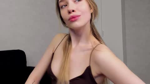 Snapshot of mary_shiota chatting on December 16, 8:19 am HelIo Everyone Im MaryWelcome to my room and lets have a good time together with me online show from December 16, 8:19 am