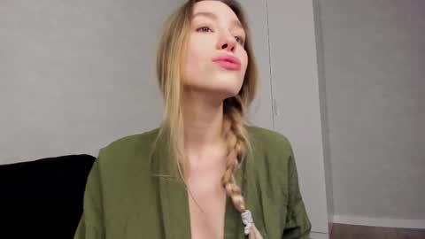 Snapshot of mary_shiota chatting on December 17, 8:42 am HelIo Everyone Im MaryWelcome to my room and lets have a good time together with me online show from December 17, 8:42 am