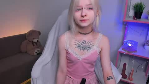 Snapshot of mary_wester chatting on May 2, 12:59 am Mary online show from May 2, 12:59 am