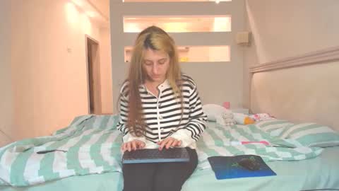 marya442004 online show from October 17, 10:34 pm