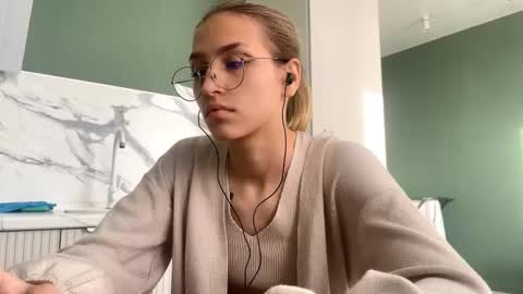 Kira online show from September 14, 2:05 pm