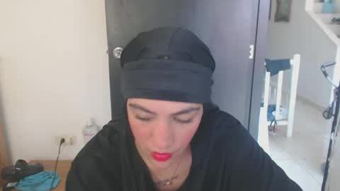 Snapshot of maryam_arabicmilk chatting on December 5, 5:28 pm maryam_arabicmilk online show from December 5, 5:28 pm