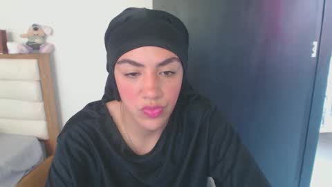 Snapshot of maryam_arabicmilk chatting on December 21, 3:20 pm maryam_arabicmilk online show from December 21, 3:20 pm