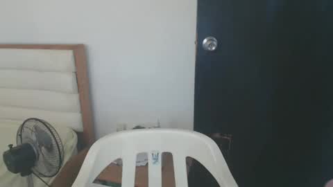 Snapshot of maryam_arabicmilk chatting on February 6, 1:43 pm maryam_arabicmilk online show from February 6, 1:43 pm