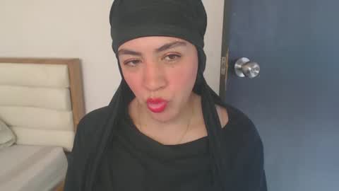 Snapshot of maryam_arabicmilk chatting on February 14, 2:44 pm maryam_arabicmilk online show from February 14, 2:44 pm