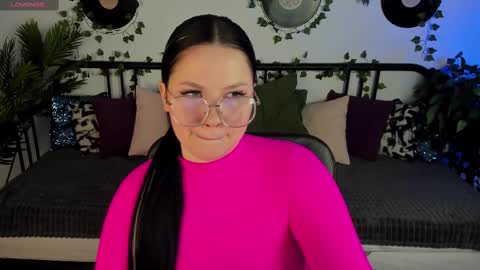 Snapshot of maryamie chatting on March 10, 3:01 am Hello Ill be waiting for you Tue Wed Thu Fri 3am-10am Sun 3am-5pm GMT online show from March 10, 3:01 am