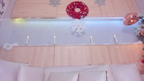   online show from December 4, 4:38 pm
