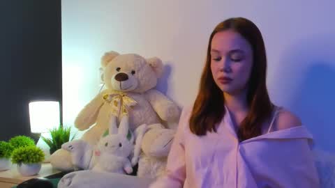 Snapshot of maryhart_ chatting on November 15, 9:39 am MaryHart online show from November 15, 9:39 am