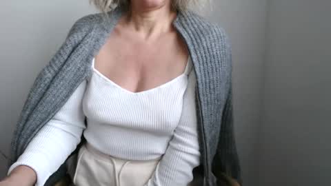 Maryil online show from December 14, 3:25 pm