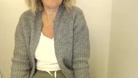 Maryil online show from December 23, 5:32 pm