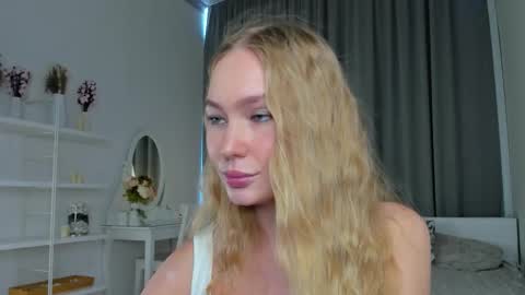 Hannah 3 online show from September 22, 9:11 am