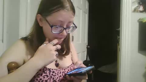 Snapshot of maryjaneflowers chatting on December 7, 11:07 am maryjaneflowers online show from December 7, 11:07 am