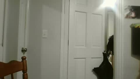 Snapshot of maryjaneflowers chatting on December 9, 10:00 am maryjaneflowers online show from December 9, 10:00 am