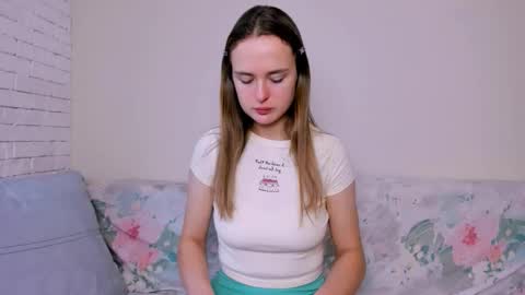 Snapshot of marylee_21 chatting on February 24, 7:39 am Mari online show from February 24, 7:39 am