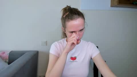 Snapshot of marylee_21 chatting on April 14, 8:09 am Mari online show from April 14, 8:09 am