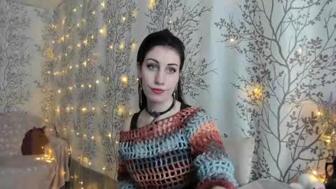 Mary Lou online show from December 4, 7:06 am