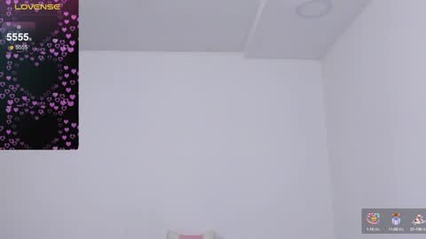 Dulce Maria online show from December 18, 4:09 am