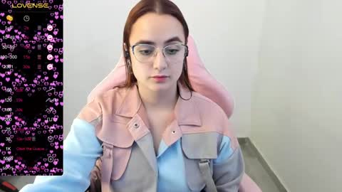 Dulce Maria online show from February 17, 10:58 pm