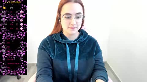 Dulce Maria online show from February 25, 10:07 pm