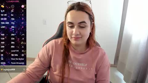 Dulce Maria online show from October 31, 4:08 pm