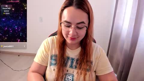 Dulce Maria online show from November 18, 3:38 pm