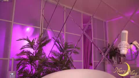 Mary online show from February 9, 9:39 pm