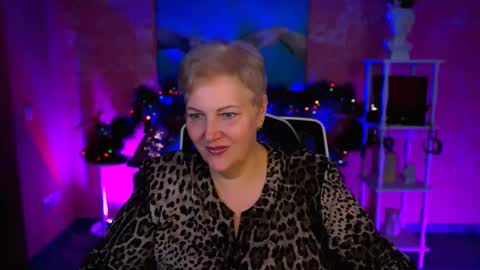 Snapshot of marymogan chatting on December 18, 1:17 pm marymogan online show from December 18, 1:17 pm