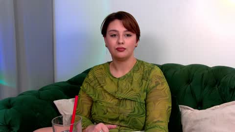 Snapshot of marymurrays chatting on December 6, 11:14 pm MaryMurrays online show from December 6, 11:14 pm
