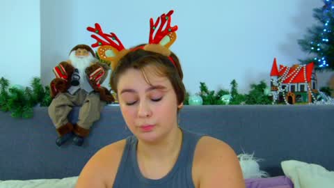 Snapshot of marymurrays chatting on December 22, 6:37 pm MaryMurrays online show from December 22, 6:37 pm