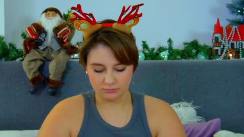 Snapshot of marymurrays chatting on December 23, 12:57 am MaryMurrays online show from December 23, 12:57 am