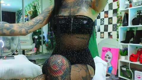 Snapshot of maryvegas chatting on December 20, 6:45 pm Mary online show from December 20, 6:45 pm