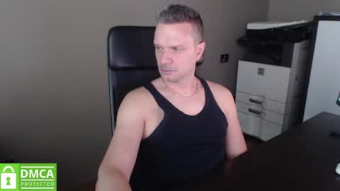 Snapshot of maschiodavide89 chatting on June 19, 6:18 am David online show from June 19, 6:18 am