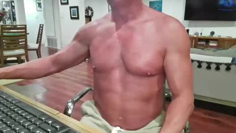 Snapshot of mascmuscle49 chatting on December 17, 1:33 am mascmuscle49 online show from December 17, 1:33 am