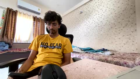 Snapshot of maskboyz2003 chatting on October 4, 4:32 am maskboyz2003 online show from October 4, 4:32 am