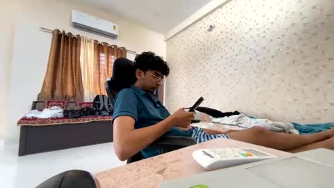 Snapshot of maskboyz2003 chatting on October 18, 5:43 am maskboyz2003 online show from October 18, 5:43 am