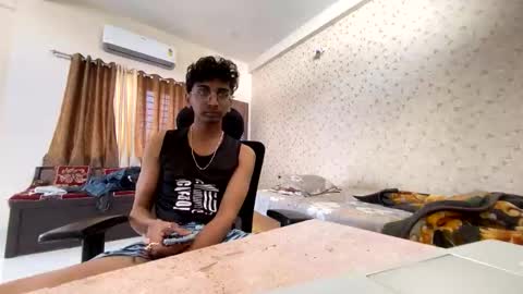 Snapshot of maskboyz2003 chatting on November 8, 5:40 am maskboyz2003 online show from November 8, 5:40 am