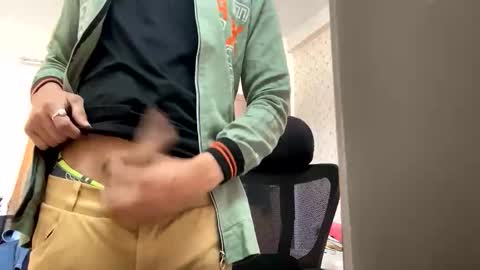 Snapshot of maskboyz2003 chatting on November 26, 4:13 am maskboyz2003 online show from November 26, 4:13 am