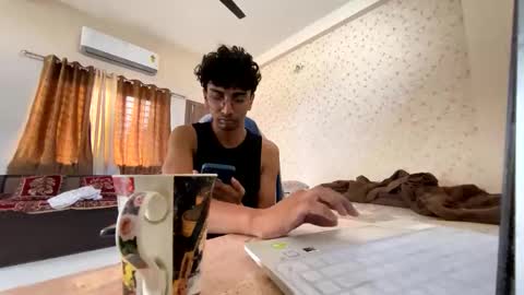 Snapshot of maskboyz2003 chatting on November 27, 3:19 am maskboyz2003 online show from November 27, 3:19 am