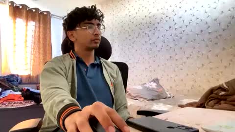 Snapshot of maskboyz2003 chatting on December 14, 3:23 am maskboyz2003 online show from December 14, 3:23 am